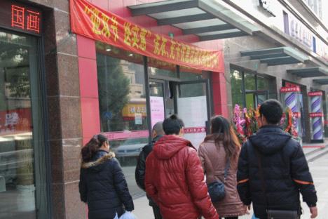 干洗加盟風(fēng)險大嗎？UCC洗衣加盟連鎖品牌加盟總部將派遣專業(yè)人員駐店指導(dǎo)。降低加盟風(fēng)險！