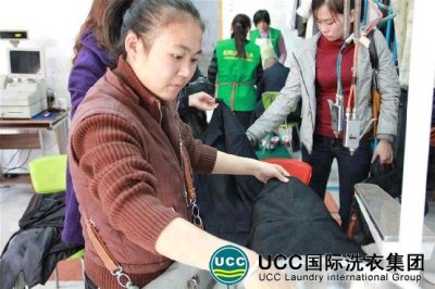 熨燙時(shí)為什么需要用到水的原因